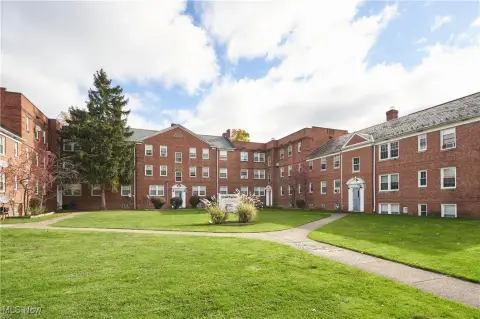 35-Unit Brick Apartment Building