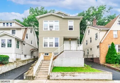 Three-Family Triplex with Parking