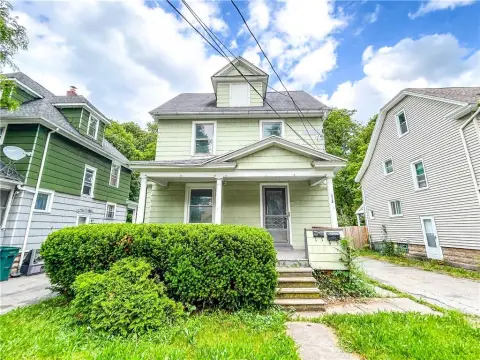 Vacant Duplex with Detached Garage