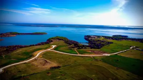 Land with Lake Views