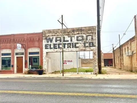 Commercial Lot on Conrad Hilton