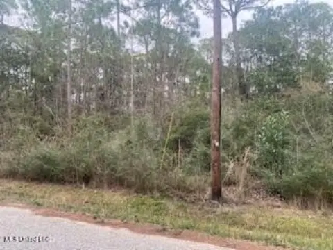 Residential Land in Quiet Neighborhood