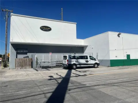 Allapattah Warehouse with Performing Arts Studio
