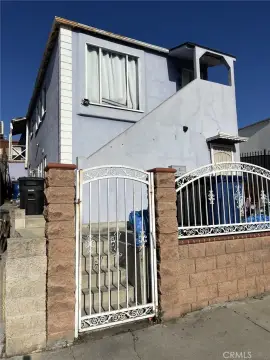 Triplex with Balcony