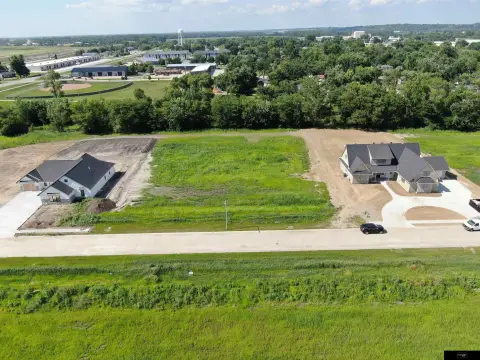 Residential Land Lot with Outbuilding Option