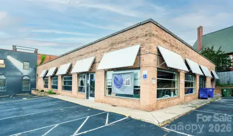 Freestanding Building on Signalized Corner