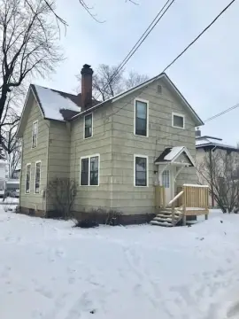 Bucyrus Multifamily with Original Woodwork