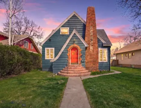Charming Triplex in Prime Location