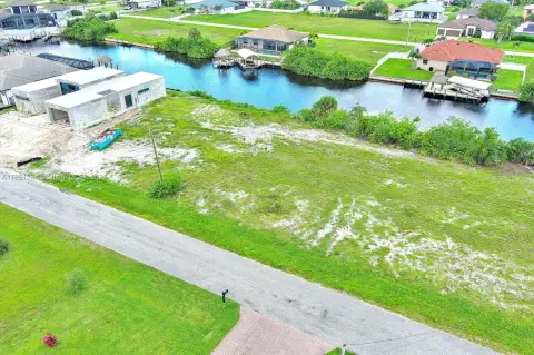 Waterfront Lot in Cape Coral