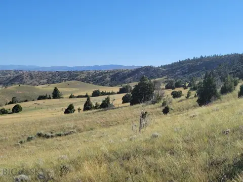 Montana Land with Mountain Views