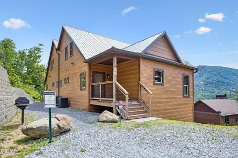 Duplex with Mountain Views