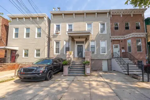 Colonial Four-Unit Quadplex