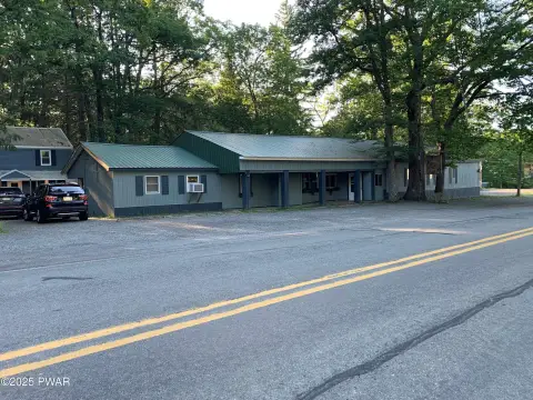 Greentown Restaurant, Bar & Residence