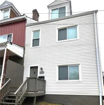 Turnkey Duplex with Courtyard and Parking