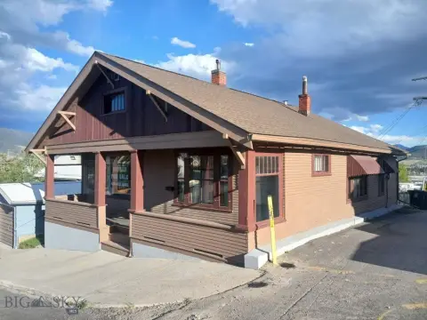 Craftsman Duplex with Laundry