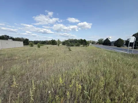 Vacant Commercial Parcel with Dual Frontage