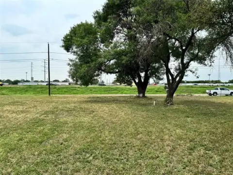 Residential Land in Dallas, TX
