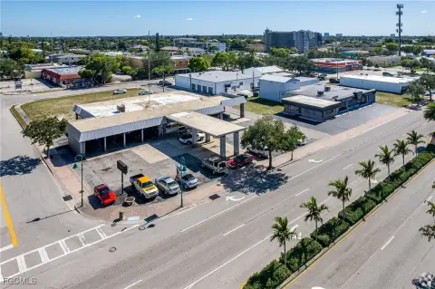 Commercial Space on Cape Coral Parkway