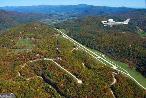 Fly-In Hangar and Homesite