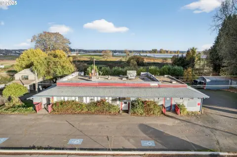 Mixed-Use Property with Restaurant Building