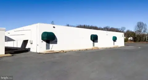 Industrial Flex Warehouse with Drive-In