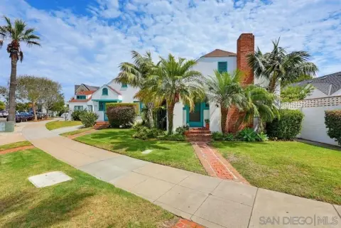 Three-Cottage Triplex
