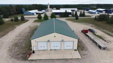 Industrial Flex Facility with Yard