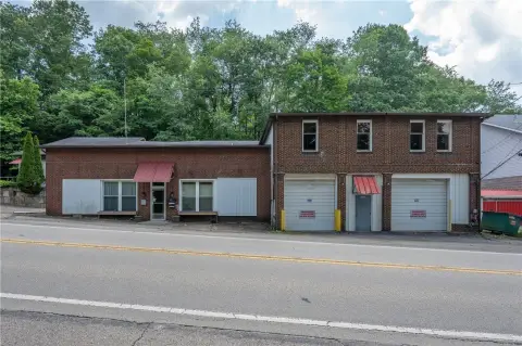 Flex Building with Garage Space