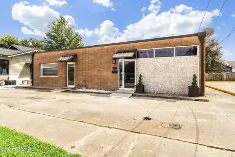 Downtown Lafayette Commercial Gem