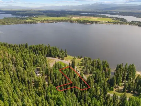 Secluded Lot Near Cascade Lake