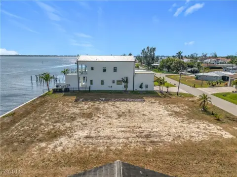 Riverfront Lot in Cape Coral