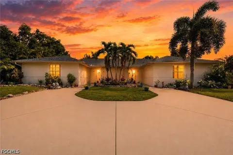Duplex with Screened Lanais