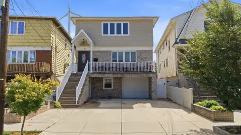 Seven-Bedroom Colonial Triplex