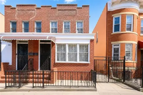 Semi-Detached Single-Family Home