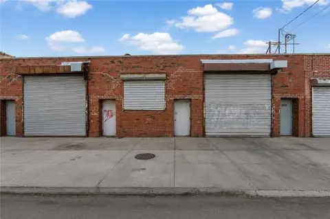 One-Story Garage/Warehouse with Drive-Ins