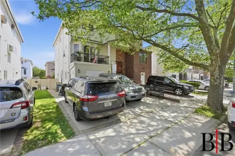 Semi-Detached Single-Family Home