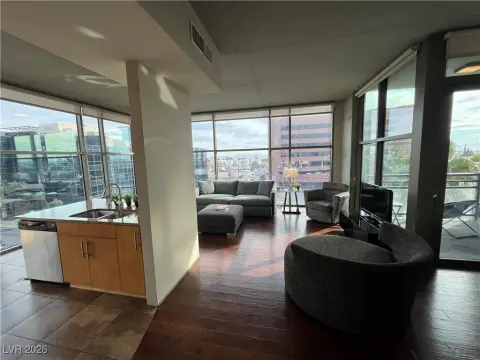 Las Vegas Penthouse-Style Corner Loft