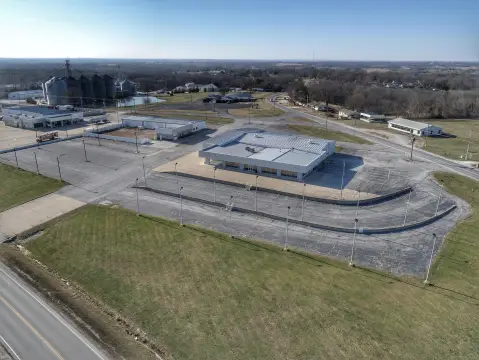 Versatile Commercial Facility in Boonville