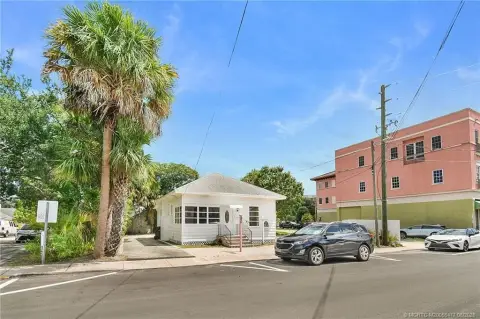 Office Building With Private Parking