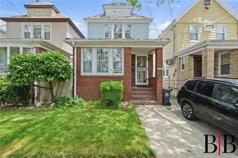 Detached 1-Family Home
