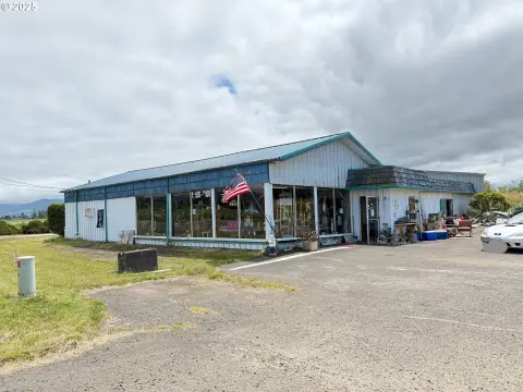 Flex Building with Storage Area
