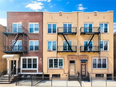 Attached Walk-Up 6-Family Building