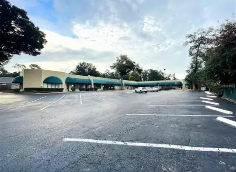 Open-Plan Retail Space