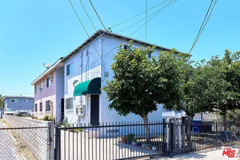 Fourplex with Coin Laundry