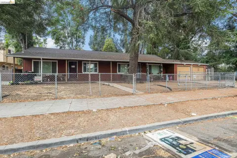 Oakland Duplex with Income Potential