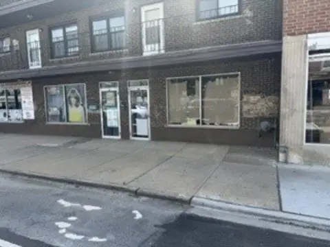 Storefront Space with Flexible Layout