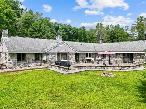 Residential Income Estate with Guest Suite