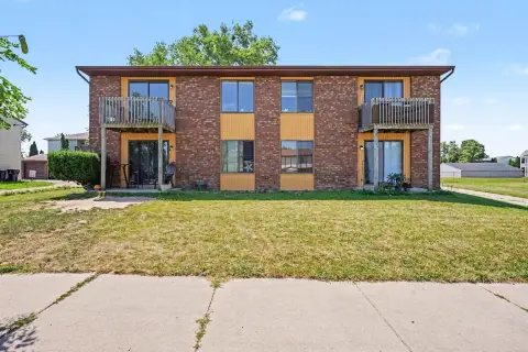 4-Plex with Coin-Operated Laundry