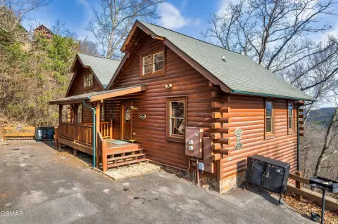 Duplex Cabin with Private Decks