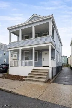 Renovated Triplex in Newark City